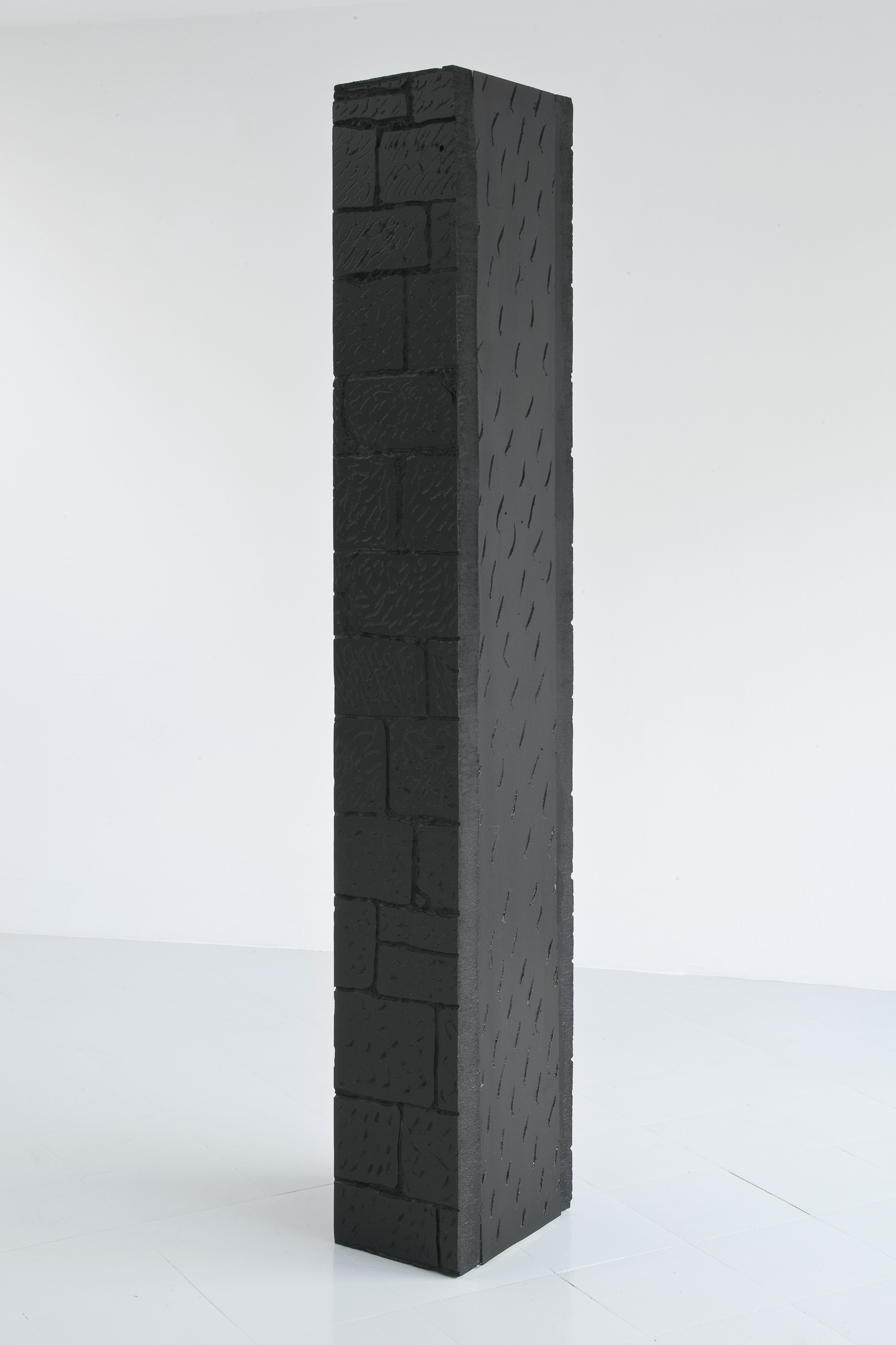 g_-_Francesco_Joao_Scavarda_Trickster_pilaster_2013_extruded_polystyrene_enamel_40x30x230_cm_-_Courtesy_Spazio_Cabinet_Milan_-_Photo_Filippo_Armellin_copia